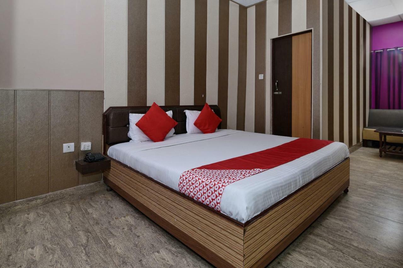 ורנאסי Oyo 3519 Hotel Garden Inn מראה חיצוני תמונה