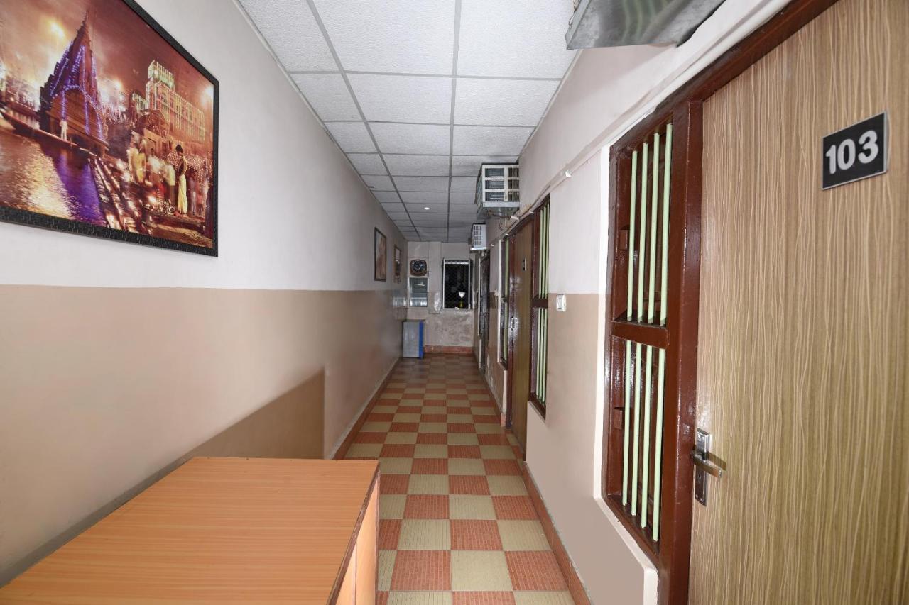 ורנאסי Oyo 3519 Hotel Garden Inn מראה חיצוני תמונה
